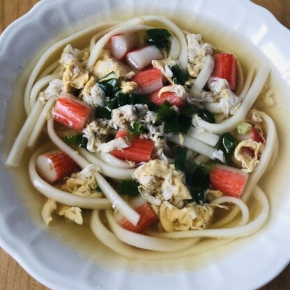 煮時間を少し長くして、うどんは柔らかめに作りました。
卵とカニカマで優しい味になりますね。
体が温まって美味しかったです。